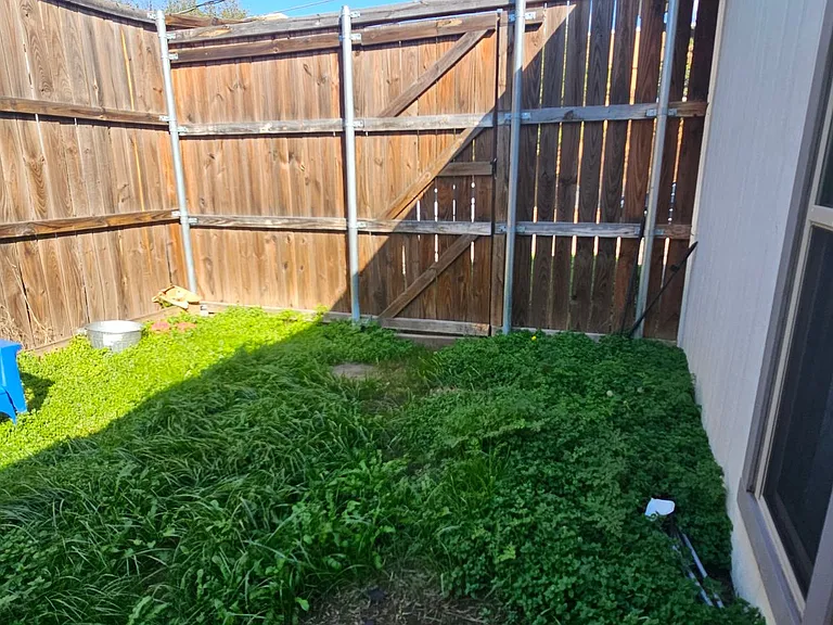 501 Mounts Ave — Photo 16