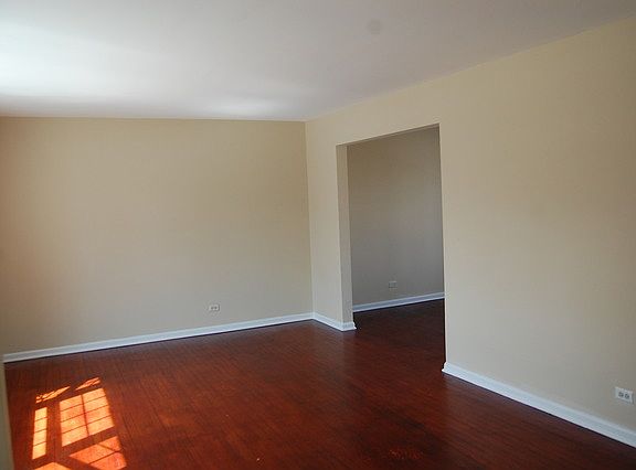 3rd image of 4648 Clarendon Ave