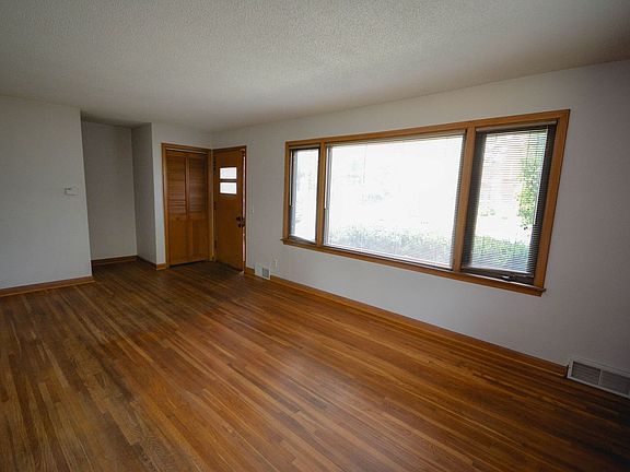 5th image of 620 7th Ave SE
