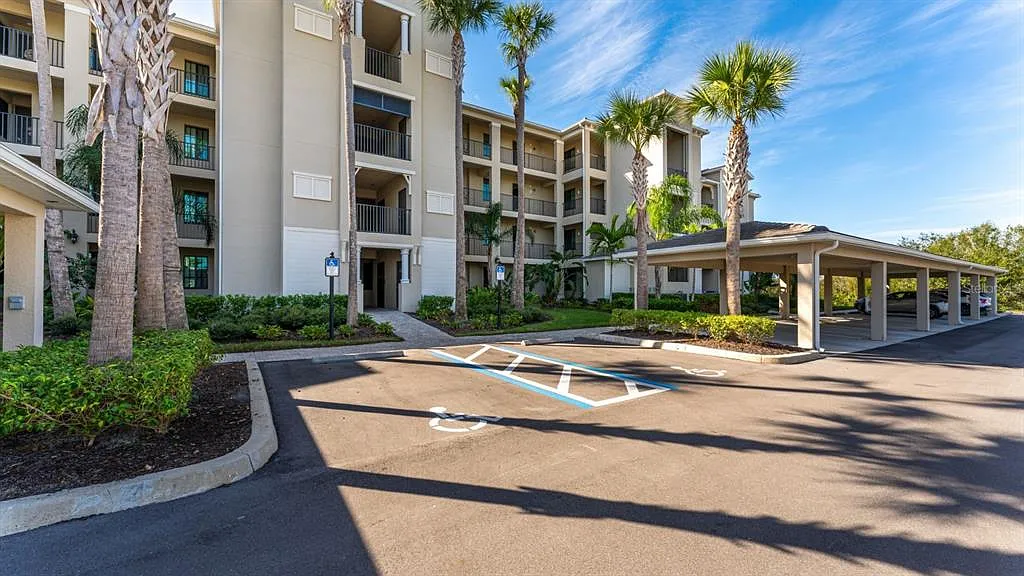 2 bed, 2.0 bath, 1121 sqft, $2,400 — Photo 3