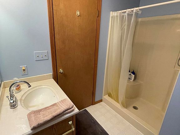 5th image of 117 Woodcrest Dr