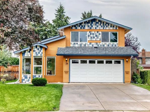 39 Woodfield Cres SW, Calgary, AB T2W 3W2