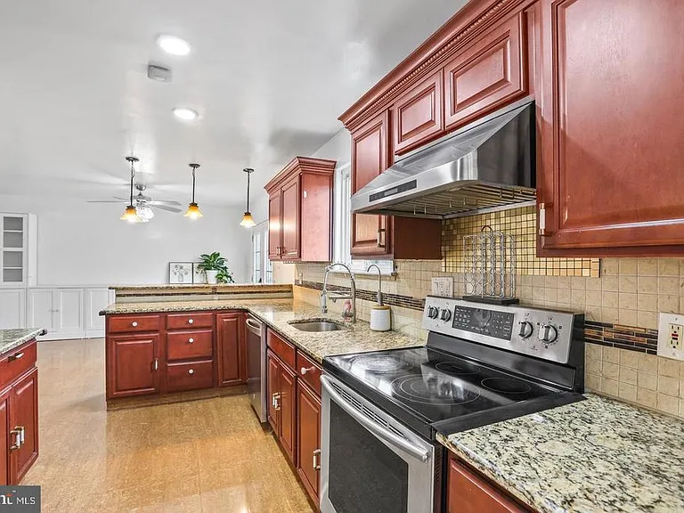 7710 Greenbrier Rd — Photo 14