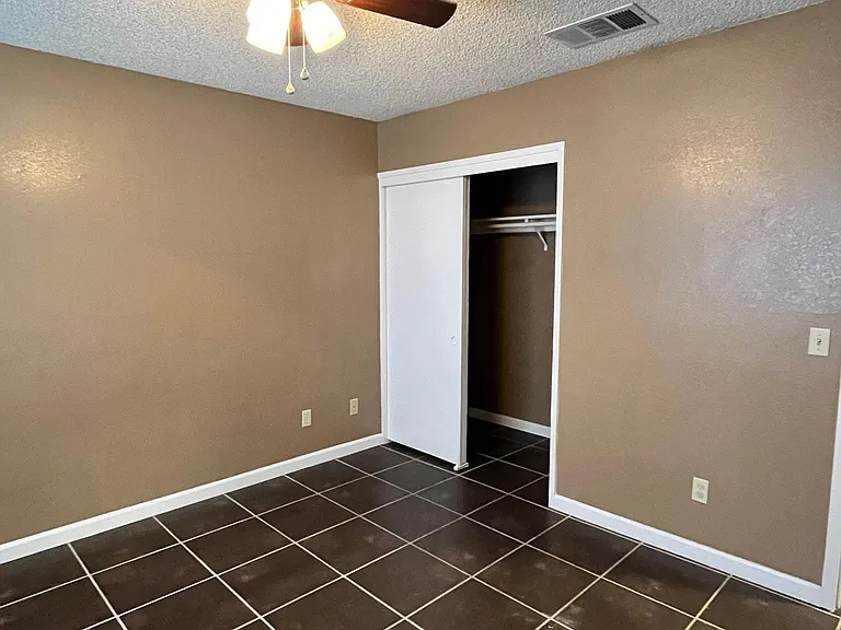 9120 Peach Ave — Photo 17