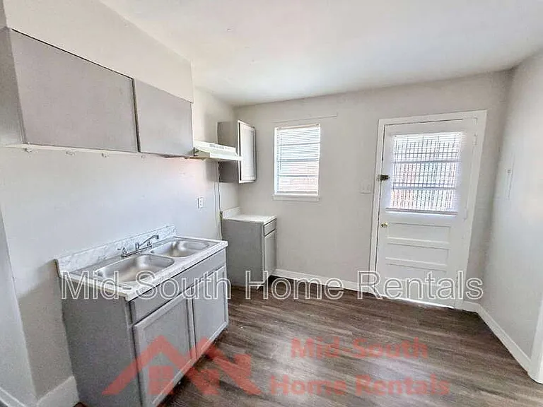 1353 Fairfax St — Photo 8