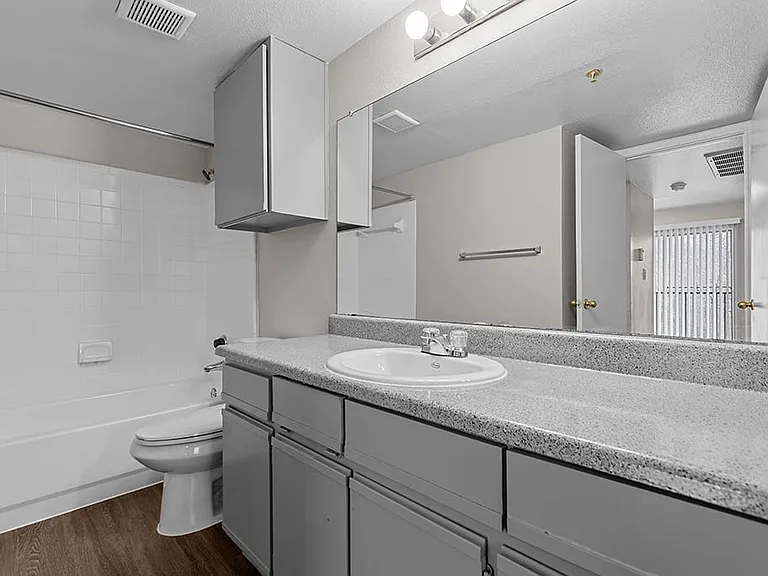 Valley Ridge Apartment Homes — Photo 17