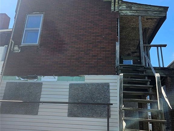 3rd image of 2117 Eggers St