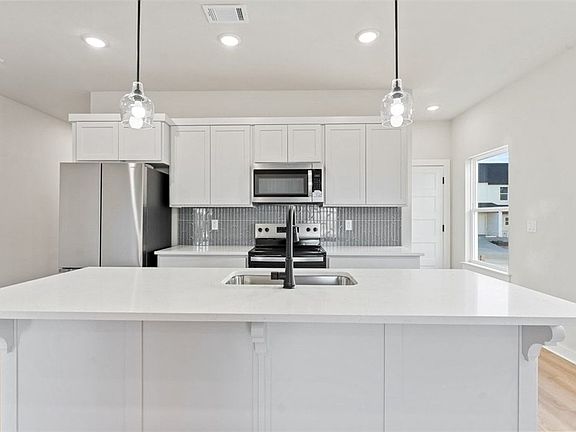 5th image of 772 W Pickens Rd