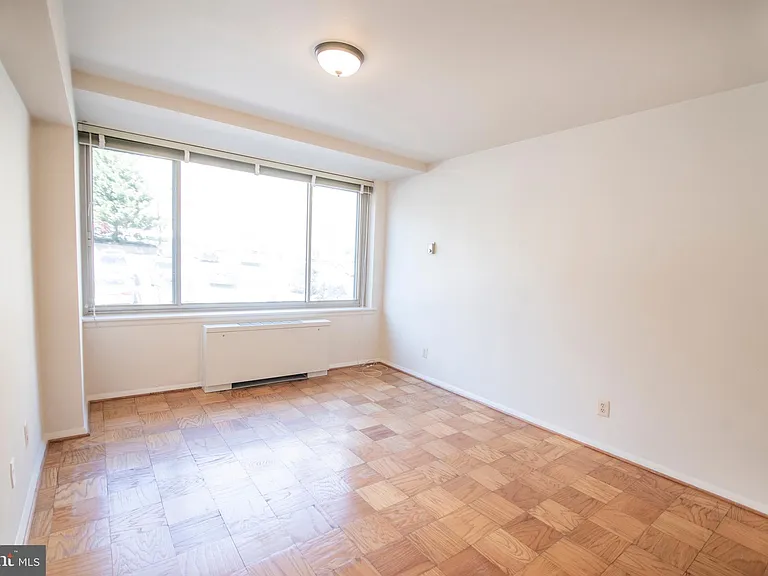 1210 N Taft St #201 — Photo 14