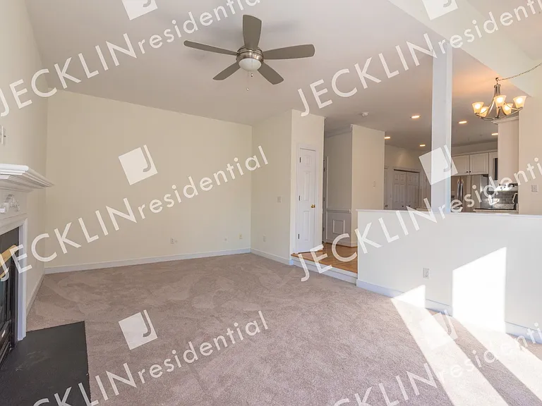 10653 Anna Marie Dr — Photo 17