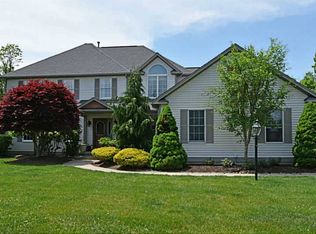 77 Crest Field Ln, North Kingstown, RI 02852