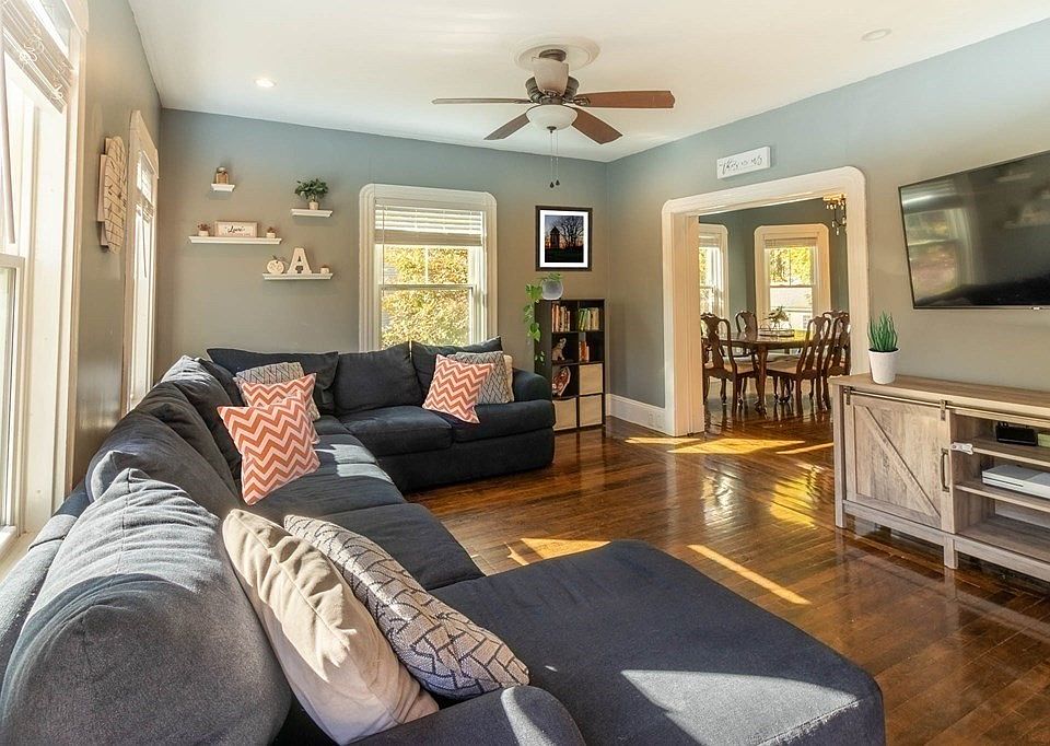 1st image of 32 Pleasant Ave