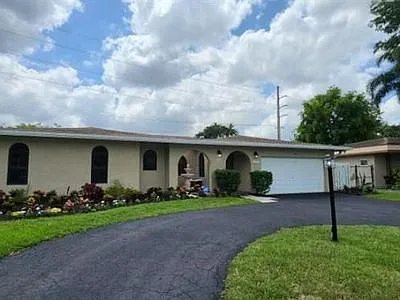 1010 NW 76th Ave — Photo 4