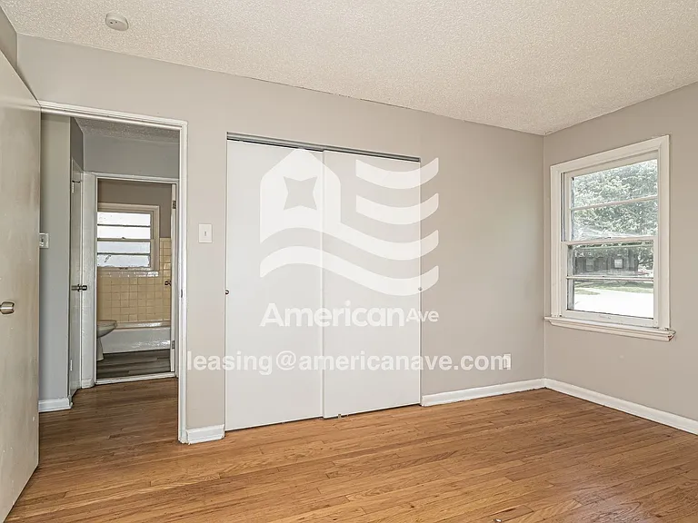 977570_008_main_bedroom_9.jpg