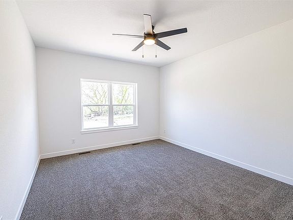 5th image of 2551 Kadlec