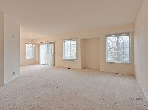 5th image of 555 Cambridge Dr