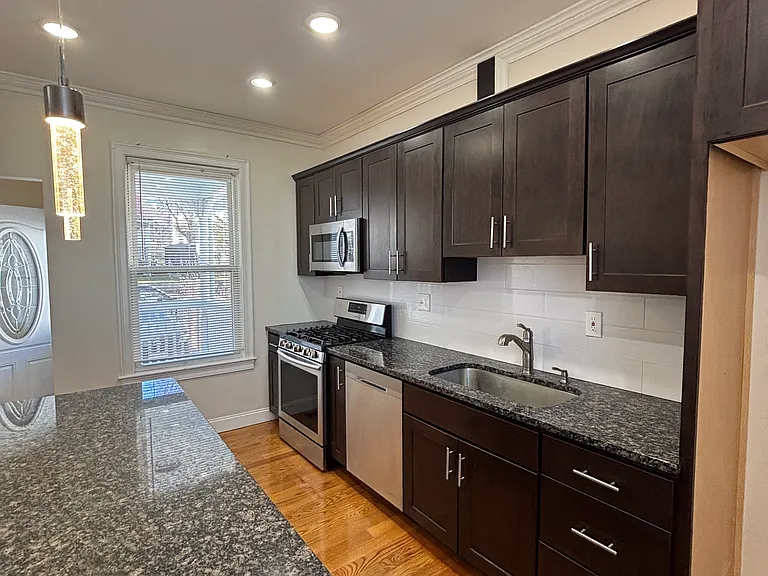 9 Nottingham St #1 — Photo 1