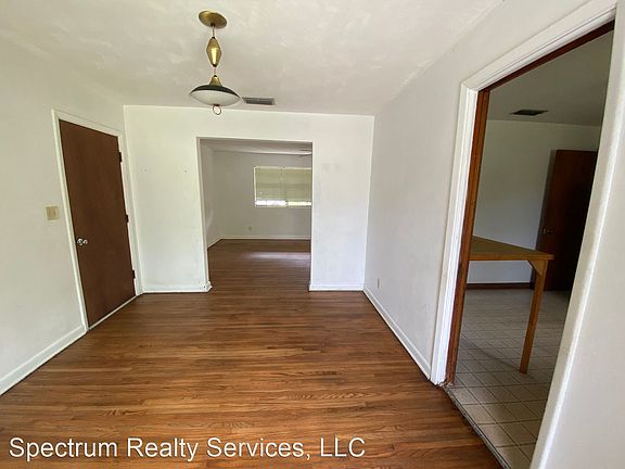 5th image of 2840 Emily Ln