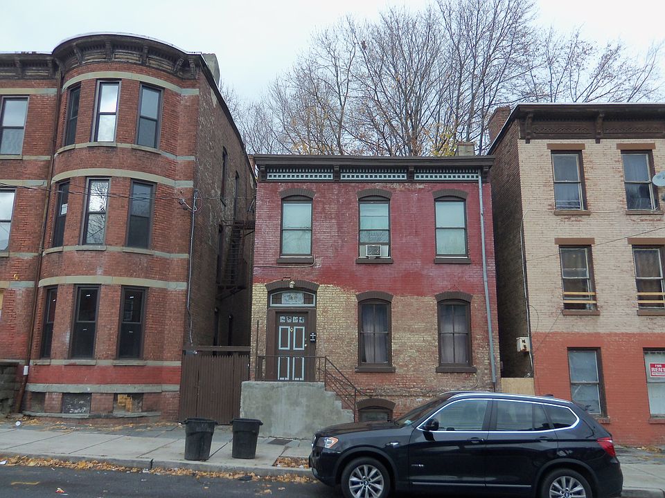 2nd image of 108 Renwick St