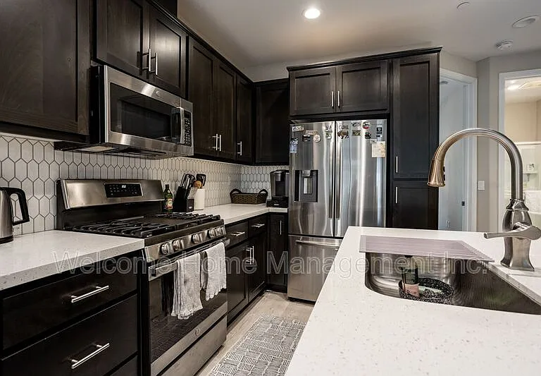 1828 Enclave Pl — Photo 3