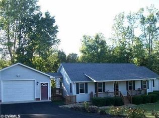 8920 Dunnston Dr, Amelia Court House, VA 23002