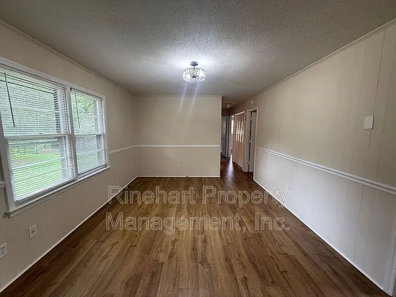 3 bed, 1.5 bath, 1244 sqft, $1,730 — Photo 3