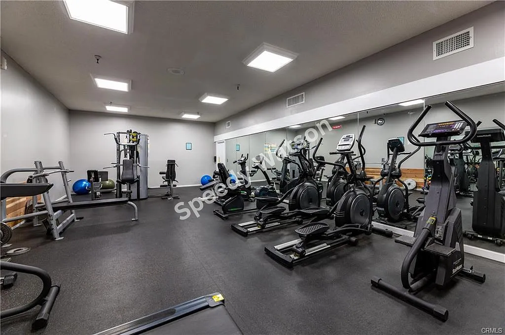 1 bed, 693 sqft, $2,450 — Photo 3
