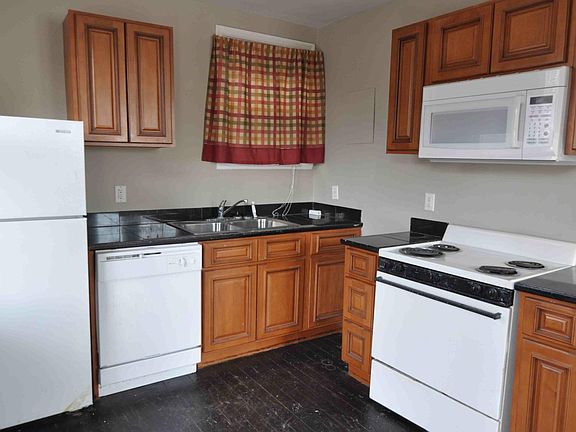 3rd image of 908 1/2 Hamilton Ct