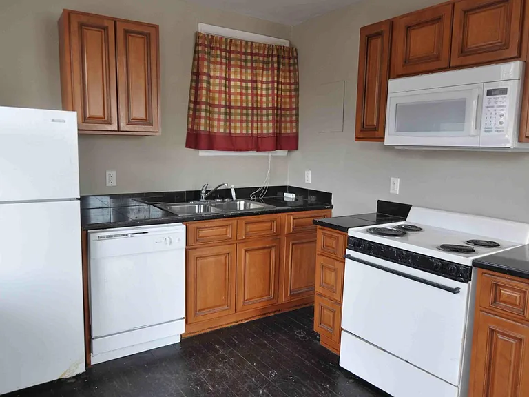 908 1/2 Hamilton Ct — Photo 3