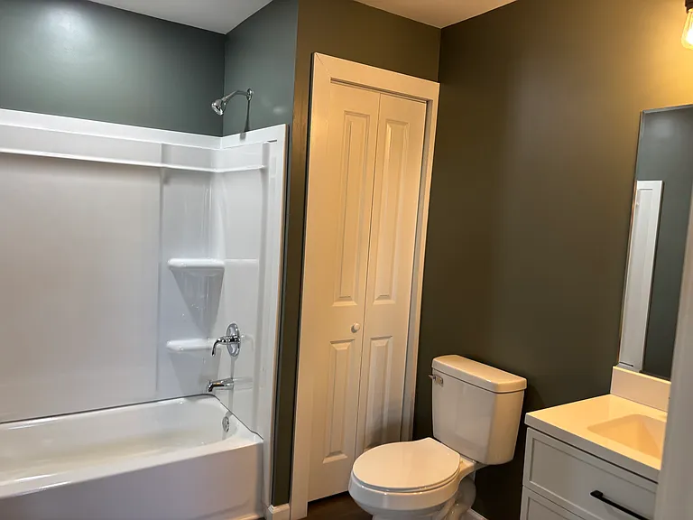 1463 E State St — Photo 5