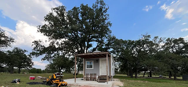 Studio with Washer & Dryer included