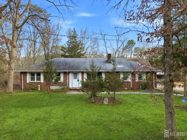 21 Pine St, Old Bridge, NJ 08857