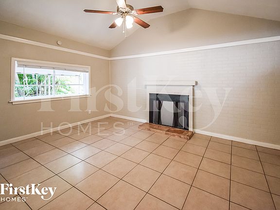 4th image of 1481 Carolyn Ln