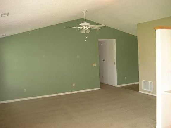 5th image of 203 Brixton Woods Dr W