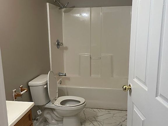 5th image of 2005 Taylor St #A