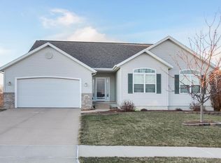 2320 Radcliffe Dr SW, Cedar Rapids, IA 52404