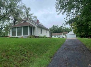 910 NW 35th St, Topeka, KS 66618