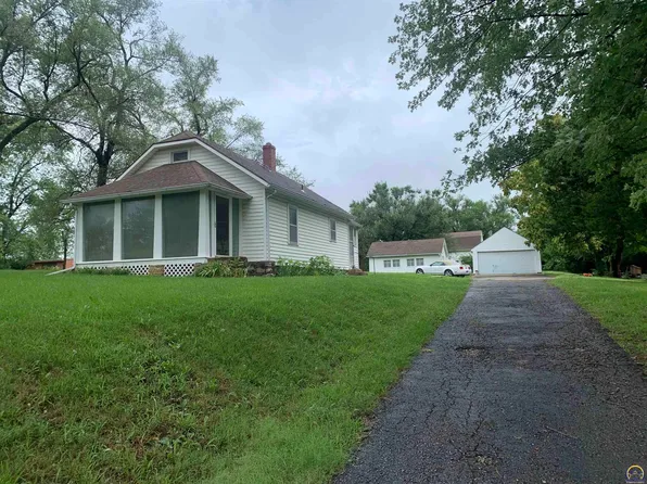 910 NW 35th St, Topeka, KS 66618