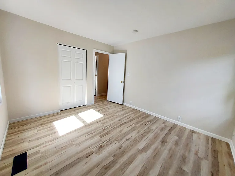 1100 E Sherman St — Photo 20