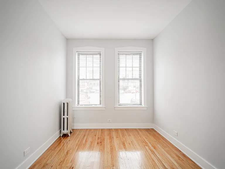 1623 W Belmont — Photo 12
