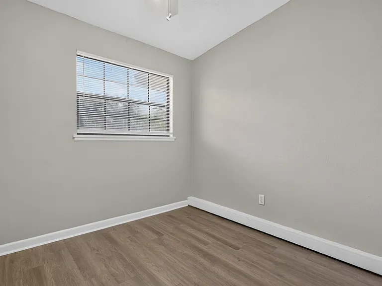 255 Woodside Dr — Photo 16
