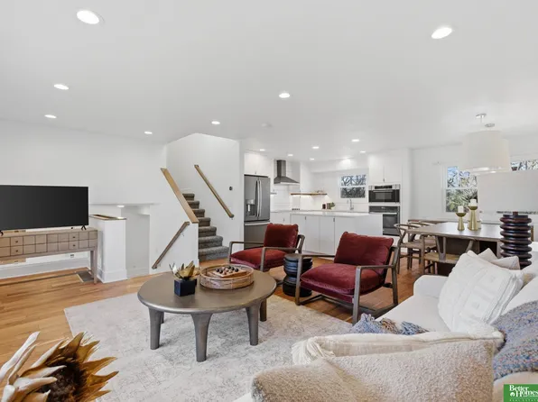 3618 Barretts Dr, Bellevue, NE 68147