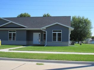 676 N Chestnut St, Monticello, IA 52310