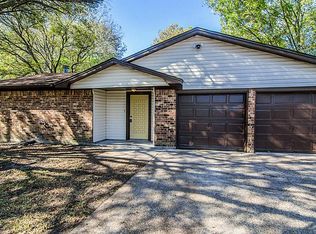323 Corley Dr, Highlands, TX 77562