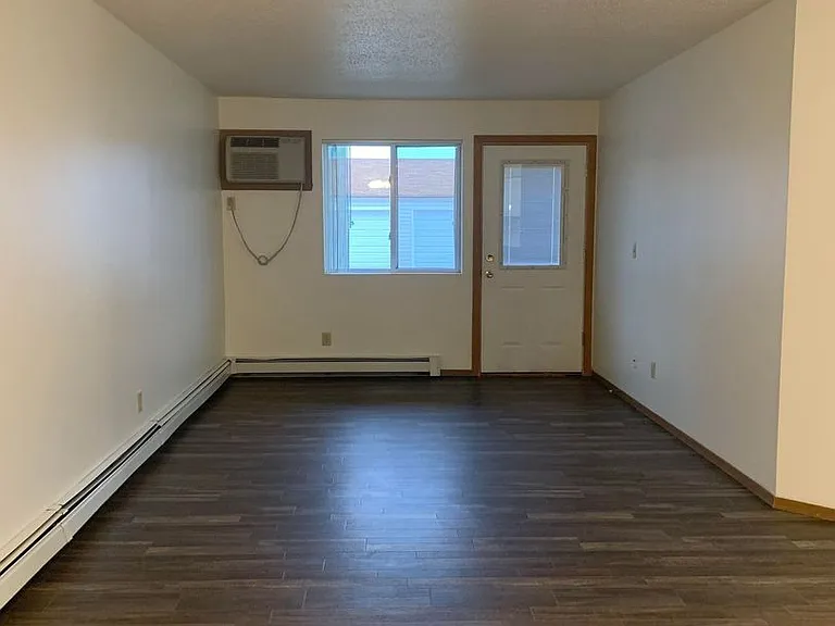 Dakota E & W Apartments — Photo 18