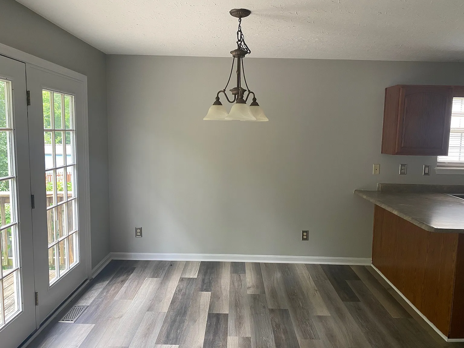 3 bed, 2400 sqft, $2,195 — Photo 4