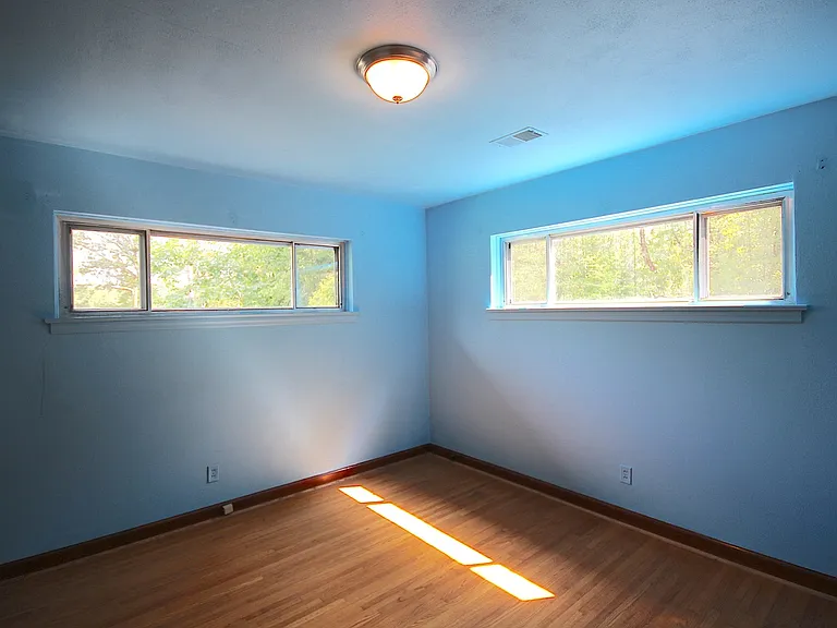 1501 Akins Dr — Photo 7