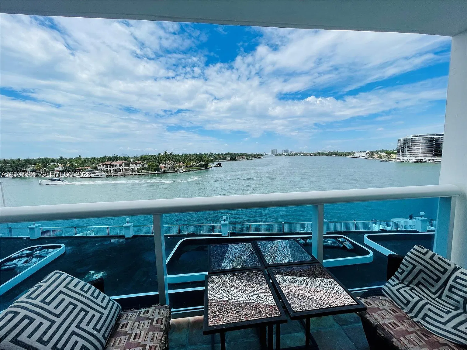 Aquasol Condo — Photo 1