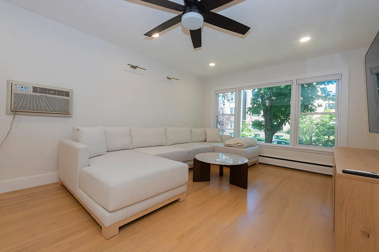 2 bed, 1100 sqft, $2,300 — Photo 2