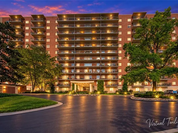 4550 Warwick Blvd APT 1101-1102, Kansas City, MO 64111